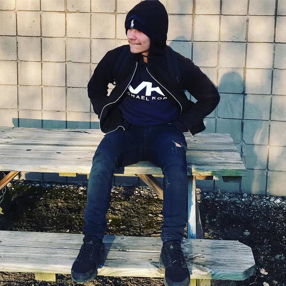 Meet your Posher, Devin - Picture 1 of 1